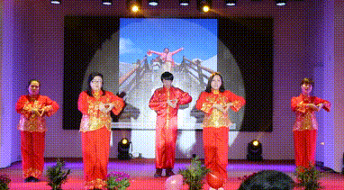 集智機(jī)電團(tuán)隊(duì)演出